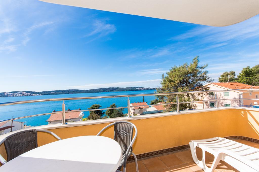 Apartment Labadusa Trogir Bagian luar foto